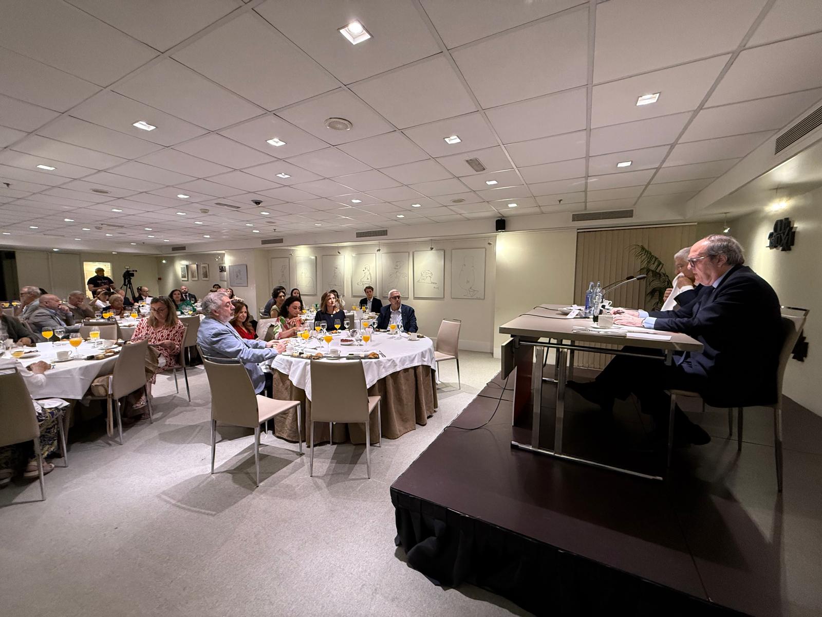 El Defensor del Pueblo, Ángel Gabilondo, ha protagonizado un desayuno informativo en el Club Siglo XXI de Madrid