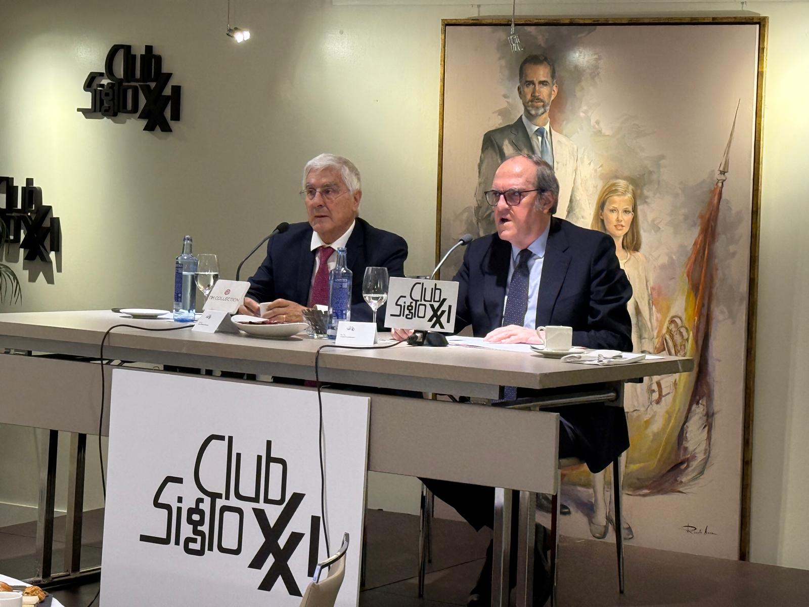 El Defensor del Pueblo, Ángel Gabilondo, ha protagonizado un desayuno informativo en el Club Siglo XXI de Madrid