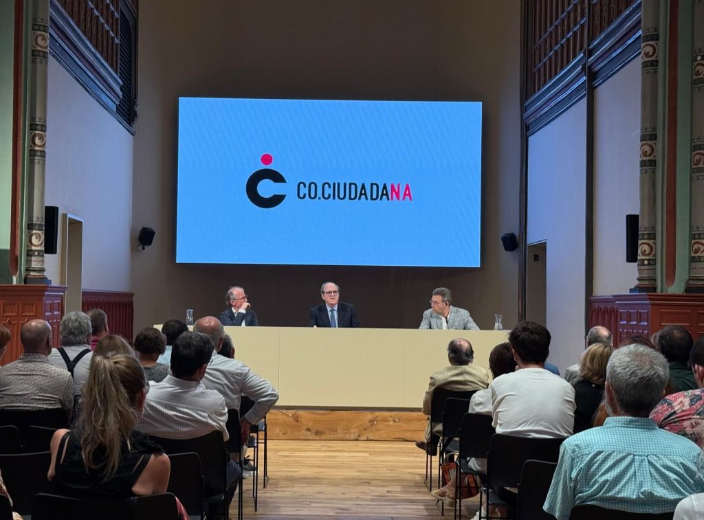 Pulse para ver la noticia: Conferencia en la asociación navarra Co.Ciudadana