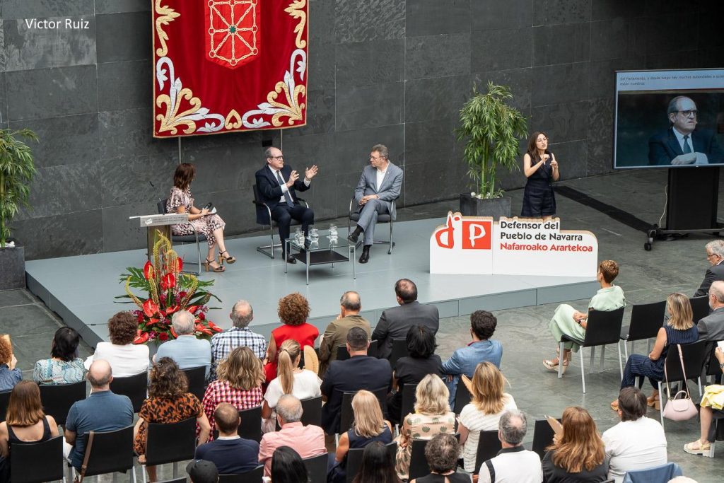 Pulse para ver la noticia: En el Parlamento de Navarra