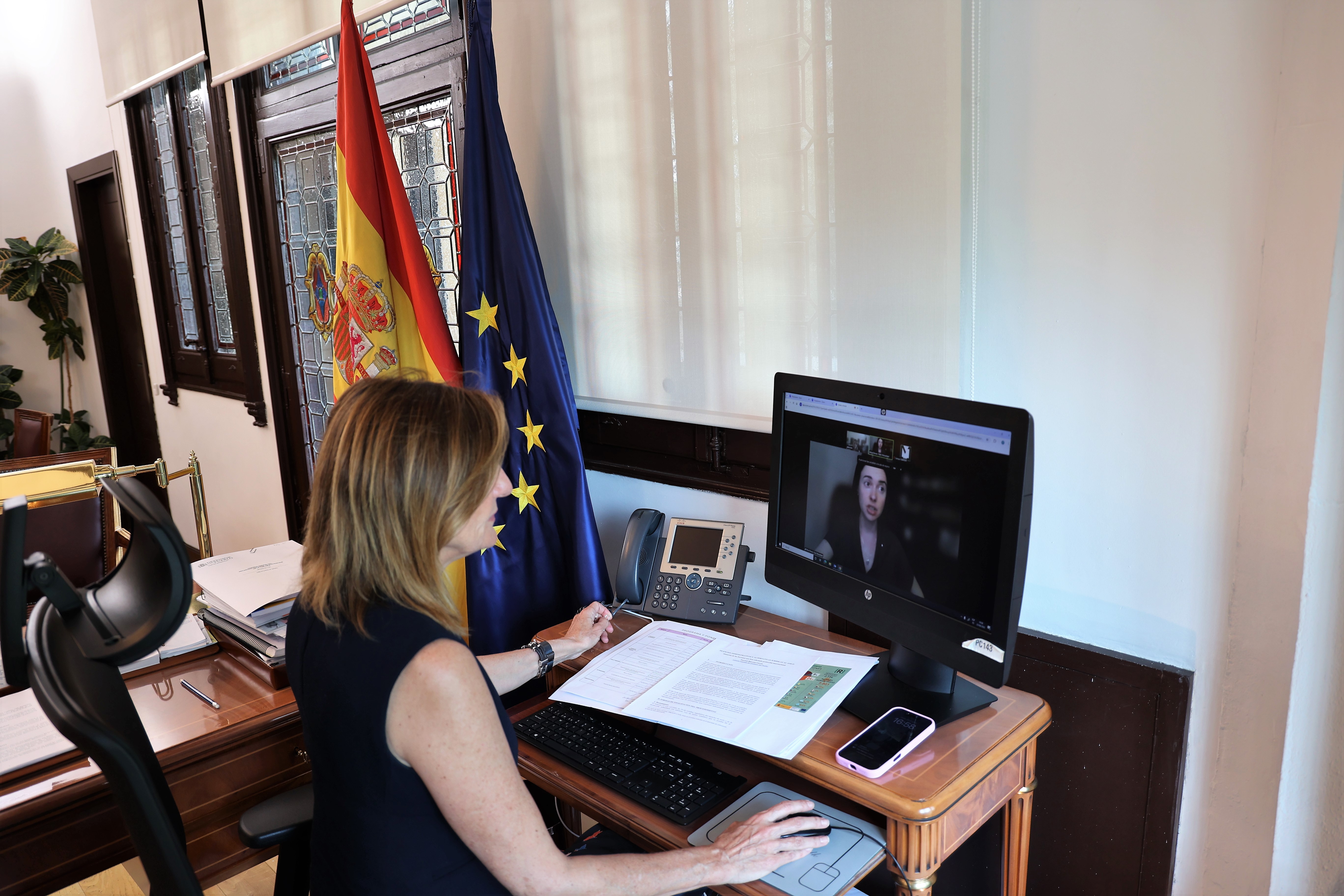 Patricia Bárcena imparte la sesión ´Silencios administrativos y alternativas jurídicas al asilo´