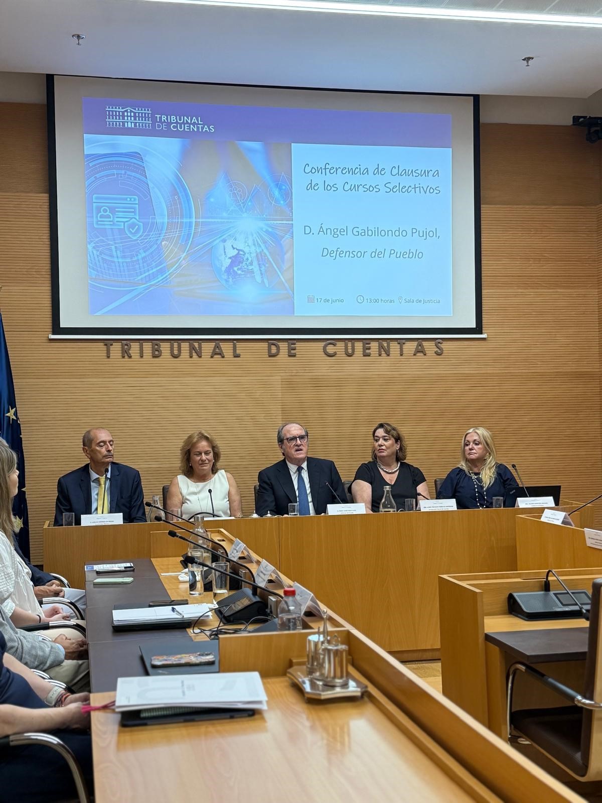 El Defensor clausura el curso de nuevas promociones en el Tribunal de Cuentas