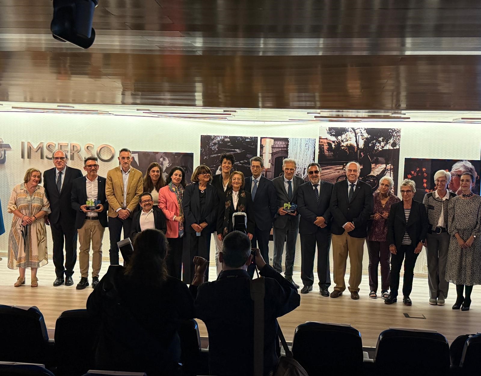 Foto de grupo en la II Edición de los Premios de la Plataforma de Mayores y Pensionistas