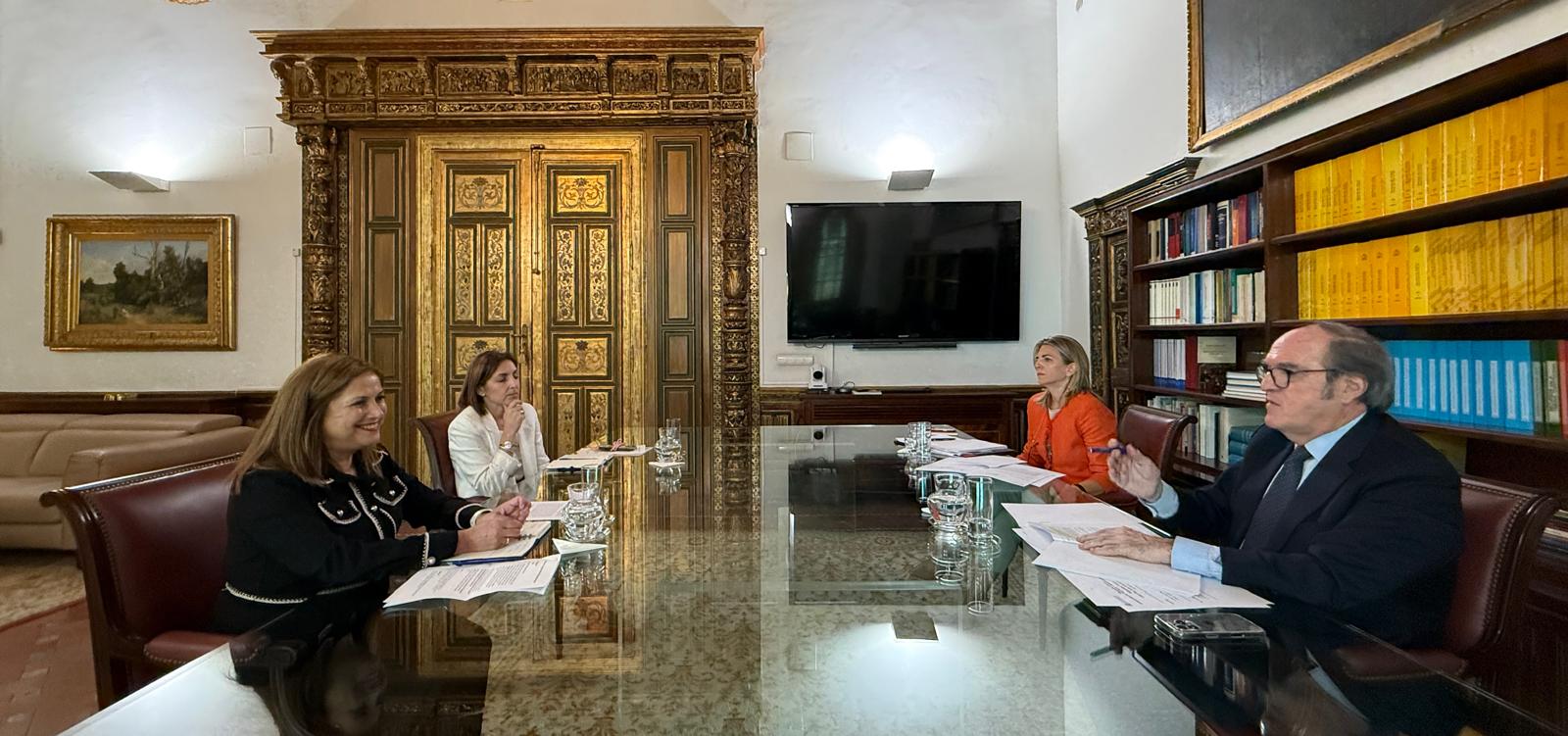 Reunión institucional