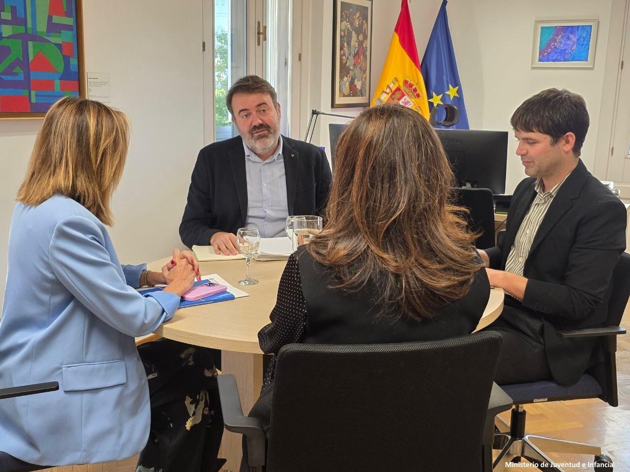 La adjunta segunda, Patricia Bárcena reunida con el secretario de Estado de Juventud e Infancia