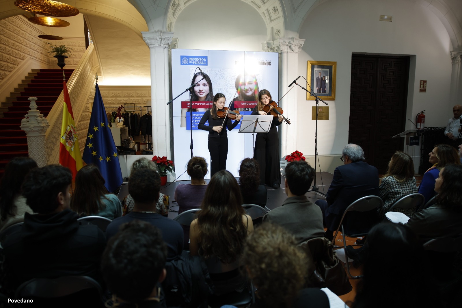Dúo musical de dos alumnas del instituto Fortuny de Madrid