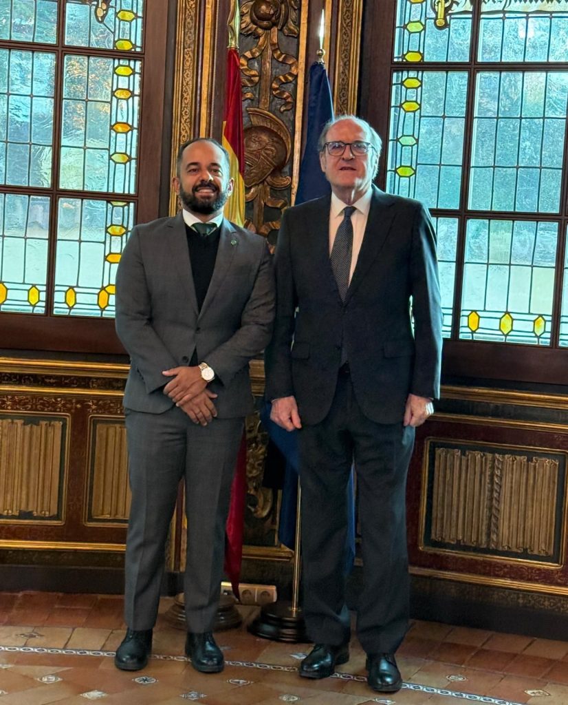 Pulse para ver la noticia: Relaciones institucionales