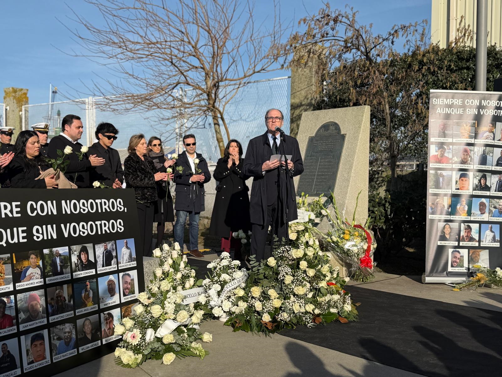 El Defensor del Pueblo en el homenaje a las víctimas del Villa Pitanxo