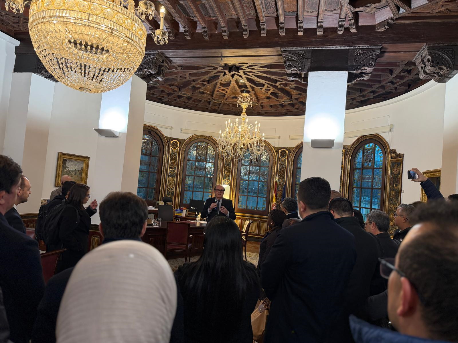 Ángel Gabilondo mantiene un encuentro con participantes en el XXI Curso para Asesores Parlamentarios