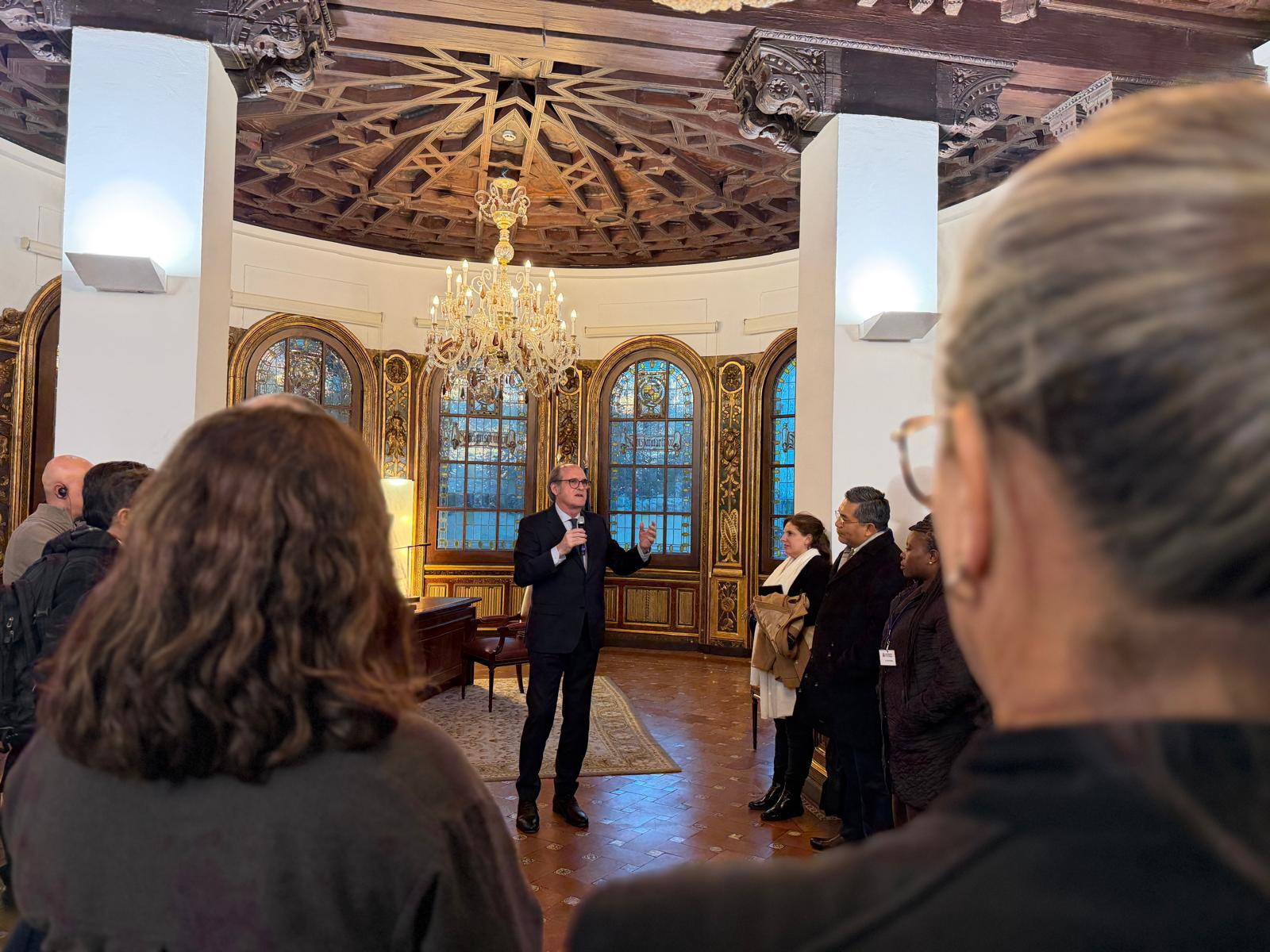 Ángel Gabilondo mantiene un encuentro con participantes en el XXI Curso para Asesores Parlamentarios