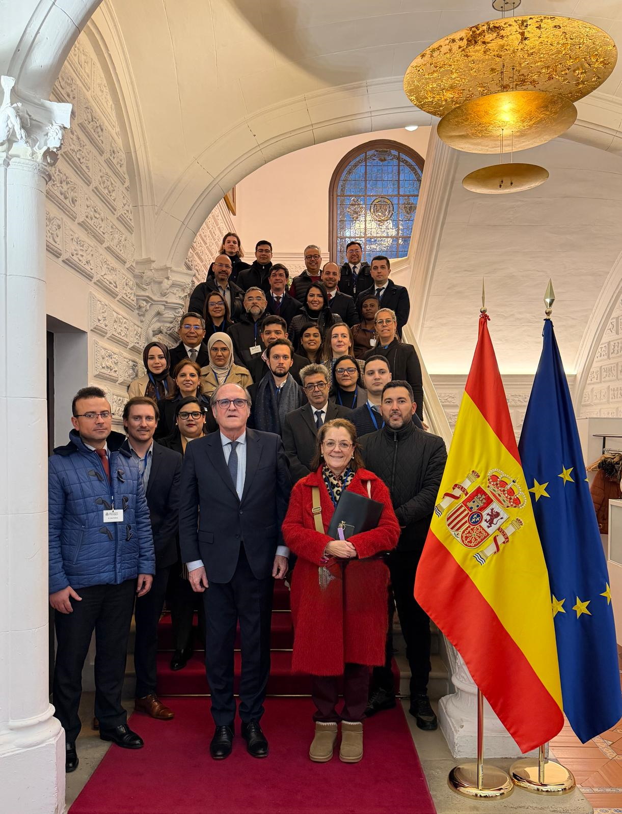 Ángel Gabilondo mantiene un encuentro con participantes en el XXI Curso para Asesores Parlamentarios