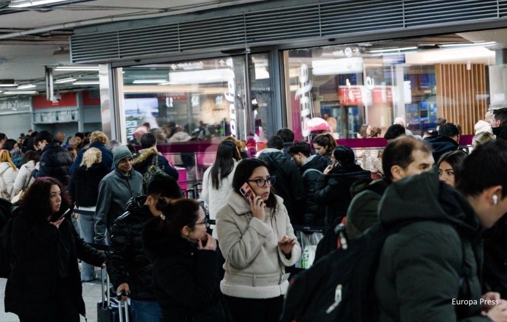 Pulse para ver la noticia: Se dirige a Consumo y a la Comisión de la Competencia