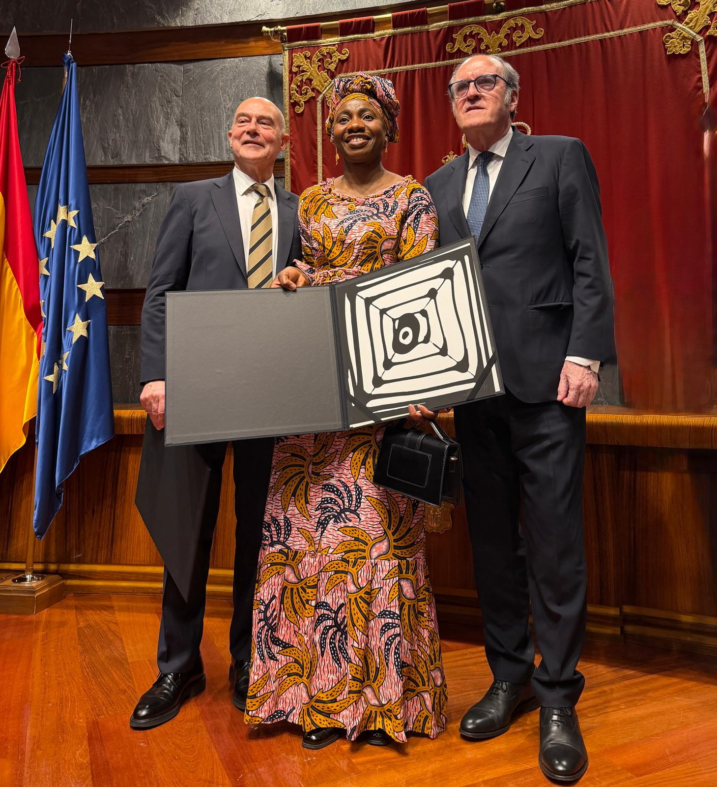El Defensor del Pueblo junto a Adolfo Barrera y Aminata Soucko, premiados por el Observatorio de violencia doméstica y de género