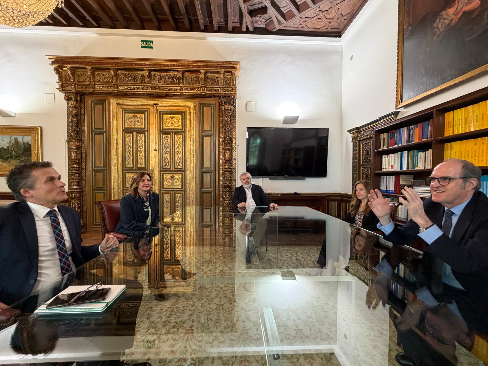 Reunión del Defensor del Pueblo y las adjuntas con el Ararteko