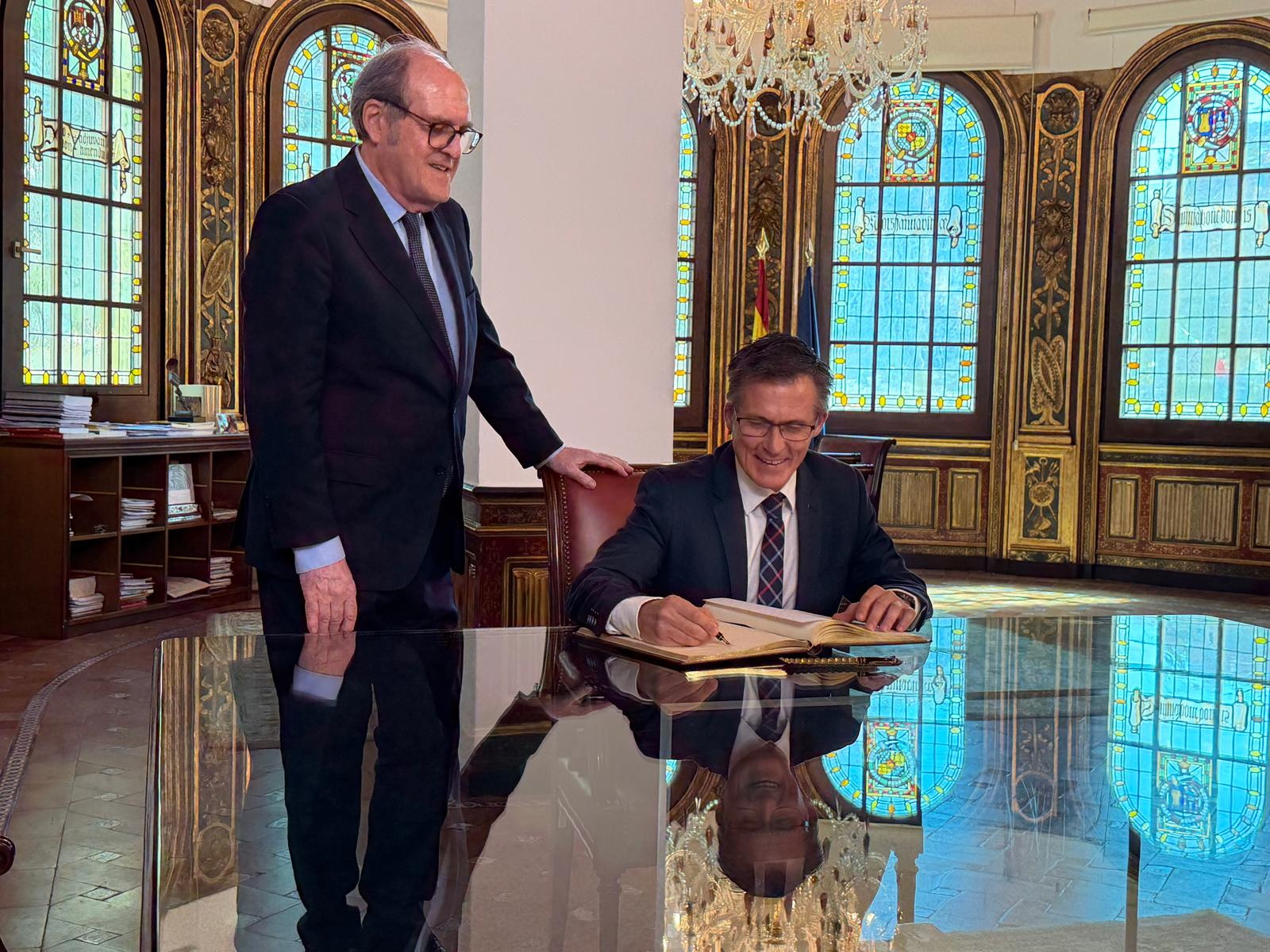 Reunión del Defensor del Pueblo y el Ararteko