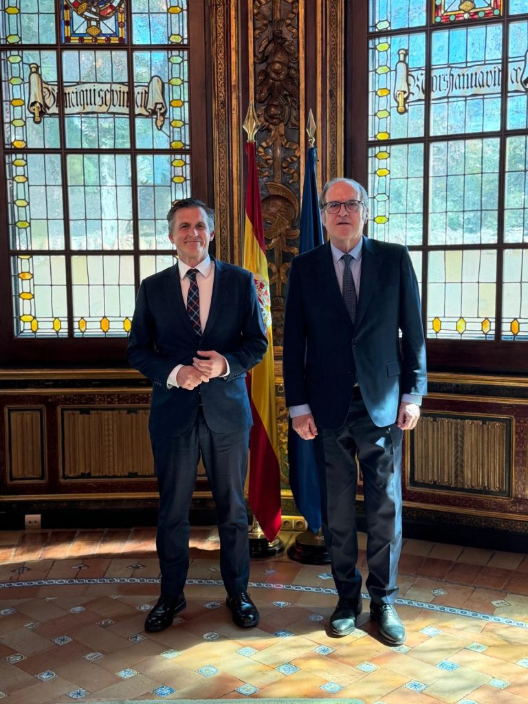 Pulse para ver la noticia: Acaba de tomar posesión