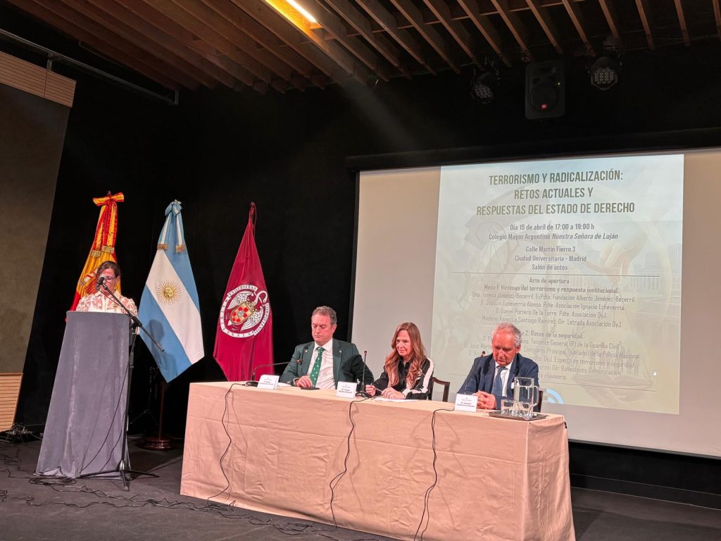 Pulse para ver la noticia: En el Colegio Mayor Nuestra Señora de Luján