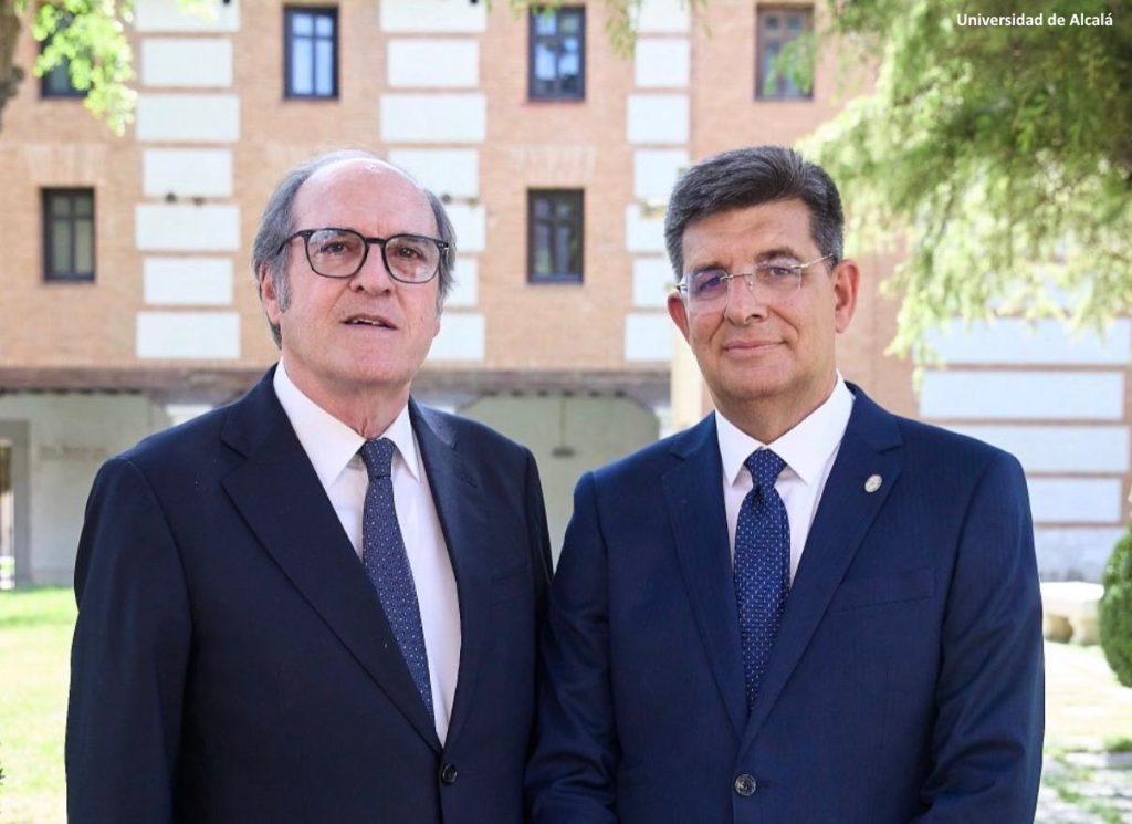 Pulse para ver la noticia: En el Paraninfo de la UAH