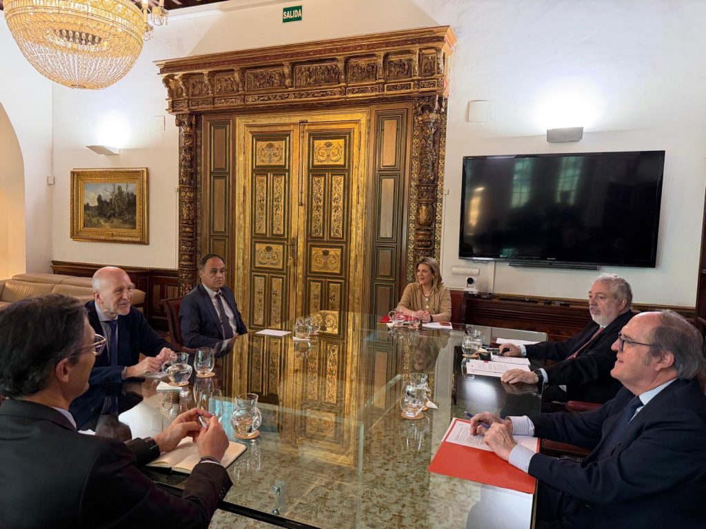 Pulse para ver la noticia: Relaciones institucionales