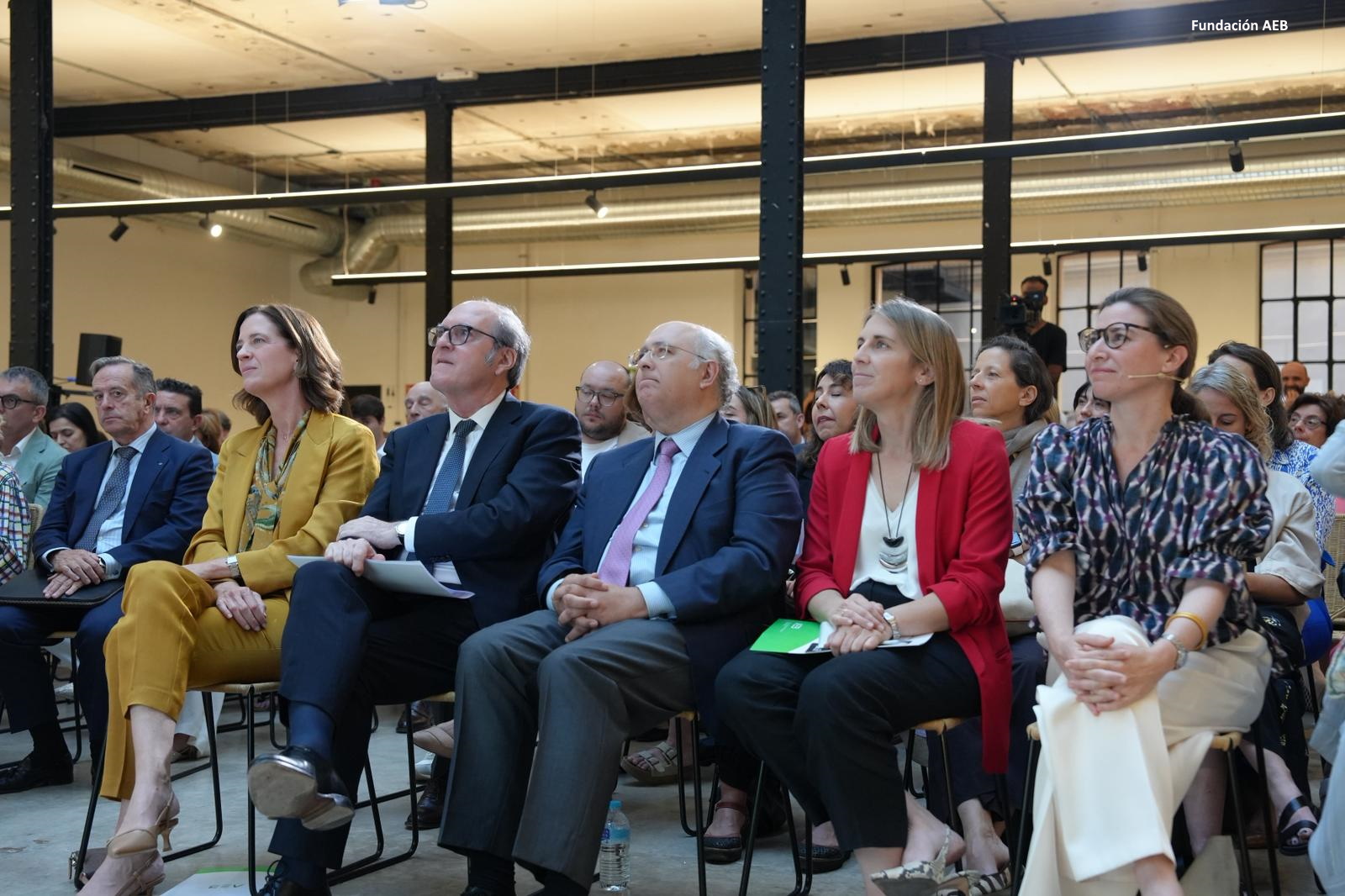 El Defensor en los Premios de la Fundación AEB