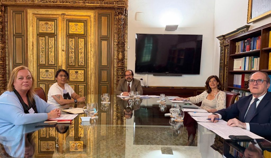 Pulse para ver la noticia: Reunión con la FAPA Francisco Giner de los Ríos