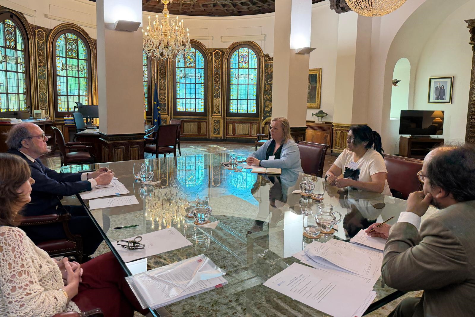 El Defensor del Pueblo, Ángel Gabilondo con representantes de la FAPA Giner de los Ríos