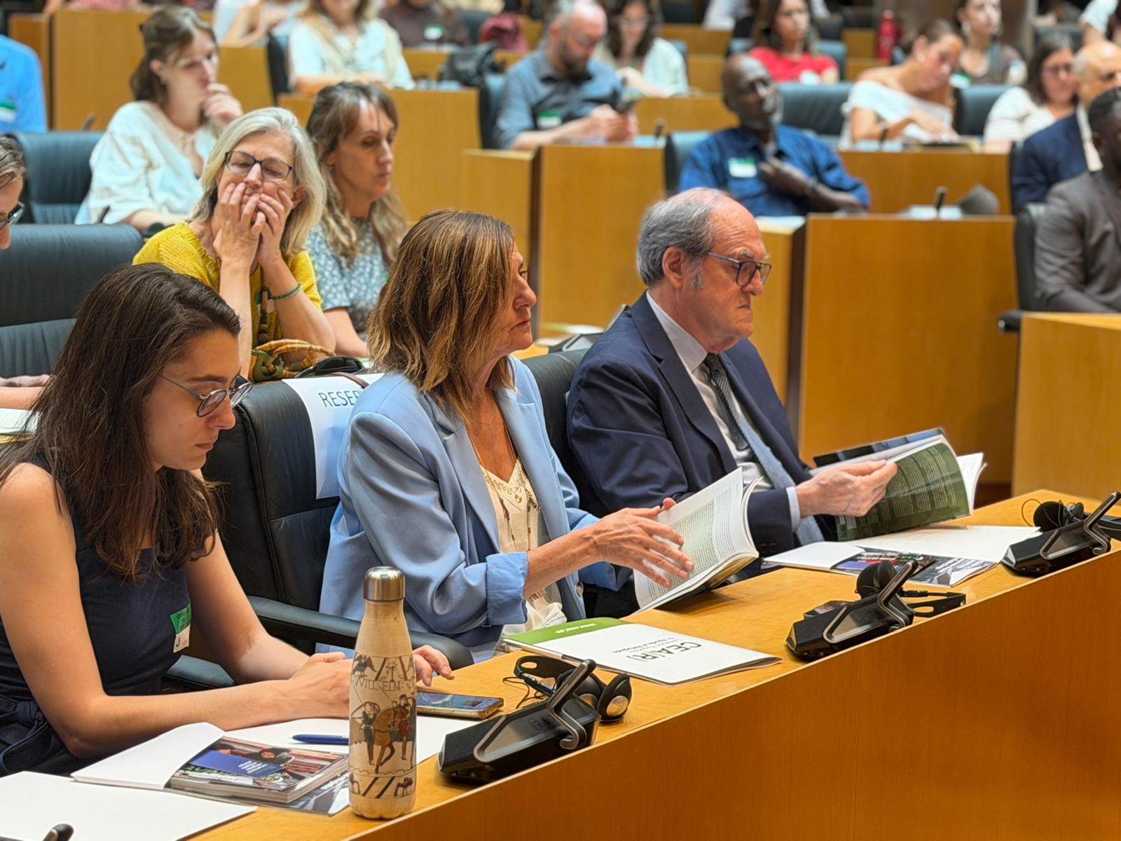 El Defensor asiste a la presentación del Informe de CEAR