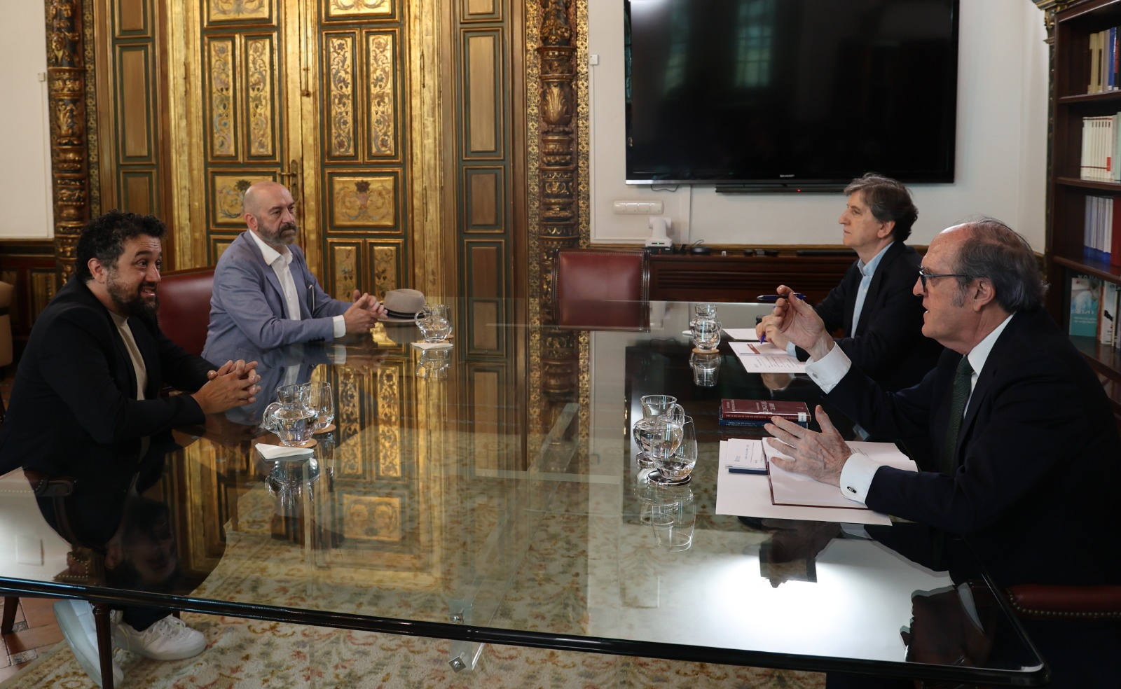 Reunión del Defensor del Pueblo con representantes de la asociación PLAIN