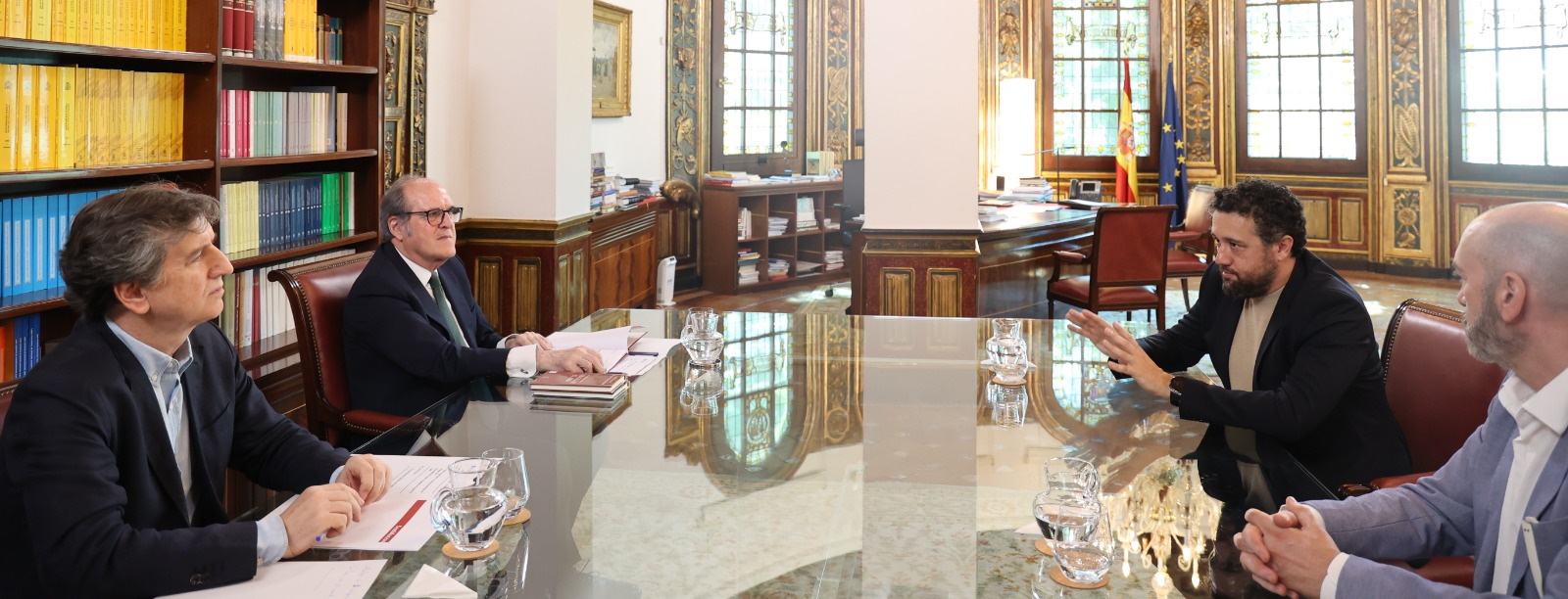 Reunión del Defensor del Pueblo con representantes de la asociación PLAIN