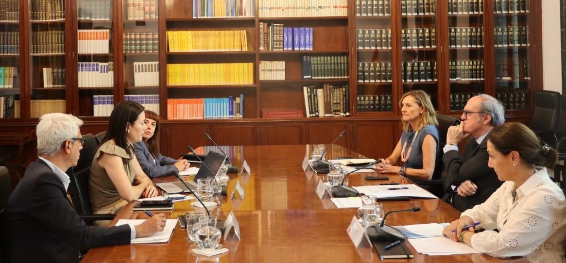 Ángel Gabilondo mantiene un encuentro con representantes del Consejo Canario de Colegios de Abogados