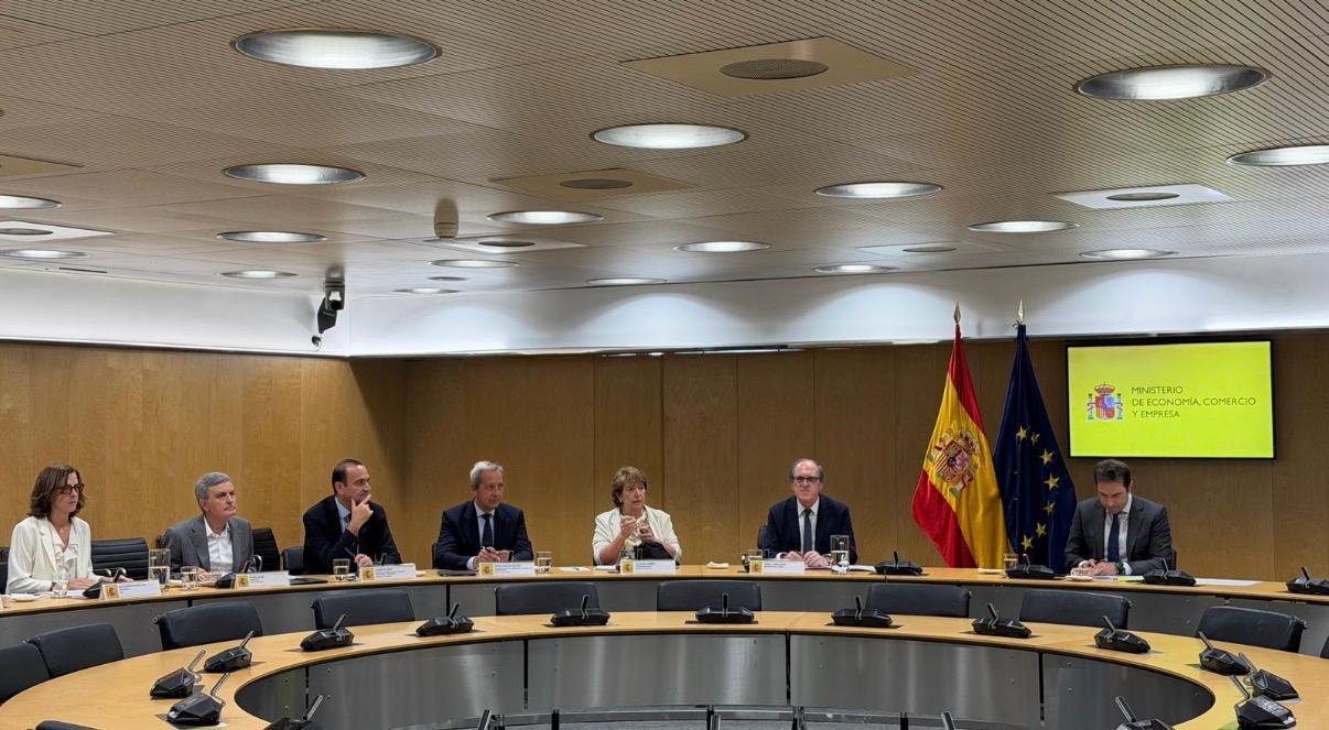 Ángel Gabilondo participa en una reunión sobre inclusión financiera