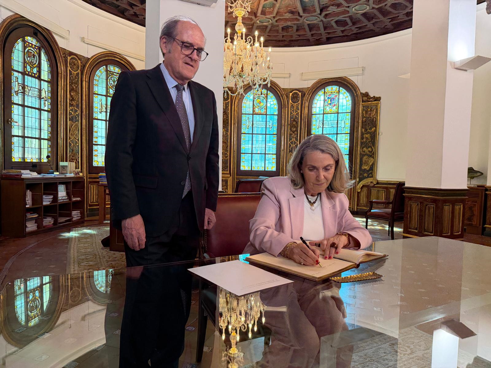 Ángel Gabilondo se reúne con la presidenta de UNICEF España, Mª Ángeles Espinosa