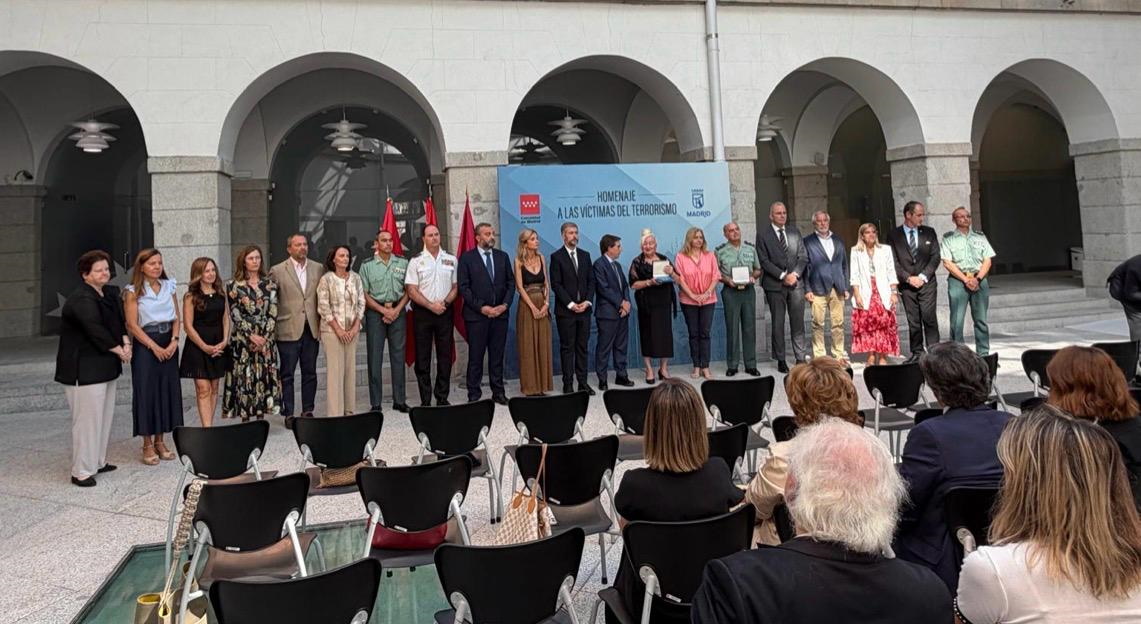 Teresa Jiménez-Becerril asiste al homenaje a las víctimas del atentado de la Cafetería Rolando