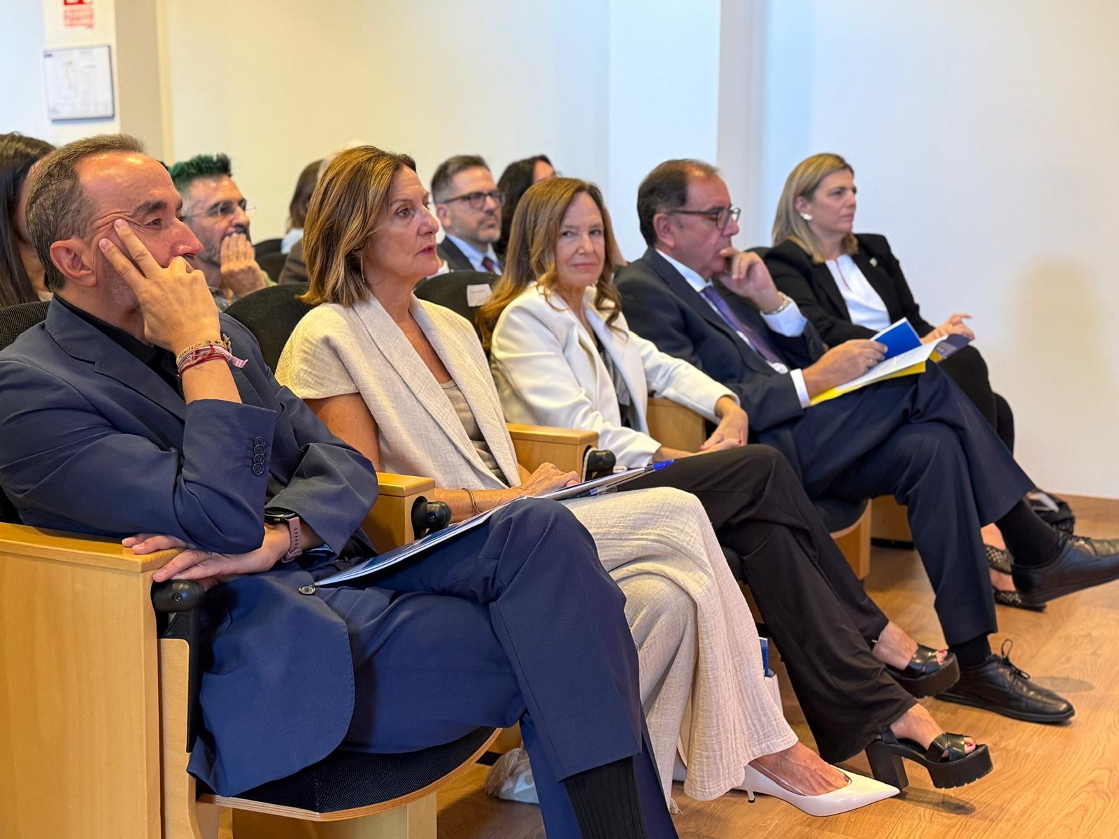 Jornada sobre el uso de contenciones mecánicas con la asistencia de la adjunta primera y de la adjunta segunda